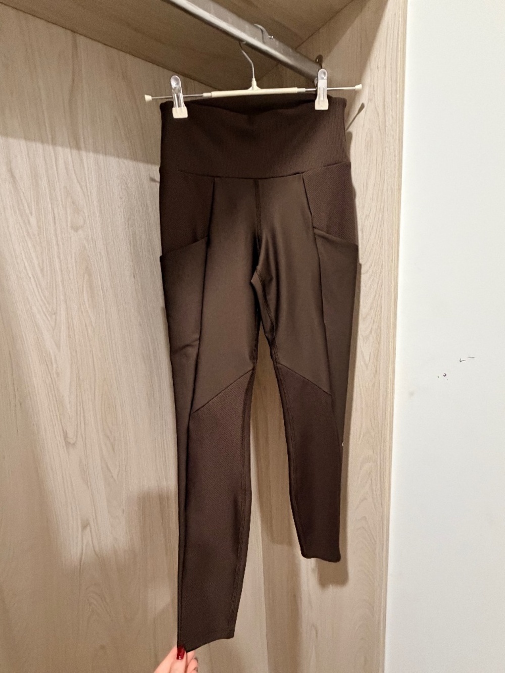 ALO brown workout pants. Size M